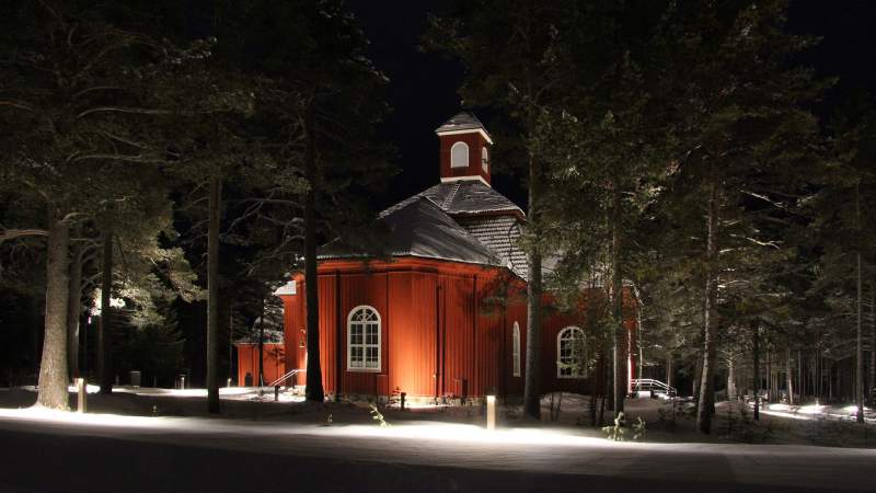 2019-10/riekinkangas-church-and-cemetary-pudasjaervi-04